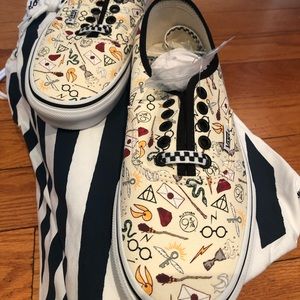 NWT Vans Harry Potter Customs. W8.5/M7